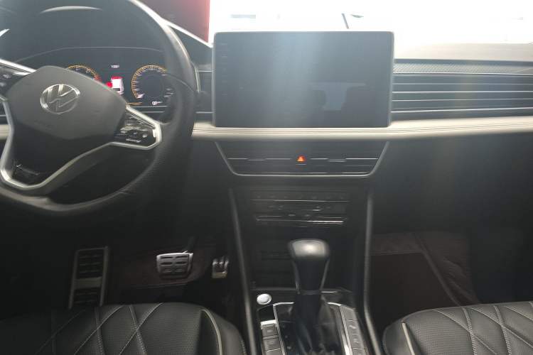 Used Volkswagen Tiguan L 2023 330TSI Automatic Two-Wheel Drive R-Line Enjoyment Edition Center Console