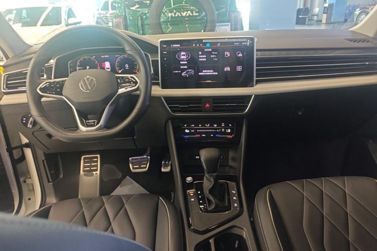 Used Volkswagen Tiguan L 2023 330TSI Automatic Two-Wheel Drive R-Line Enjoyment Edition Center Console