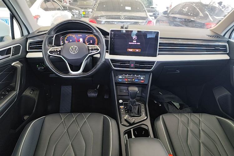 Used Volkswagen Tiguan L 2023 300TSI Automatic Two-Wheel Drive Smart Edition Center Console