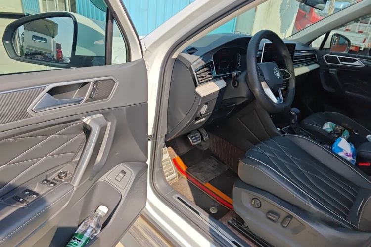 Used Volkswagen Tiguan L 2023 380TSI Automatic All-Wheel Drive R-Line Enhanced 7-Seater Driver Seat