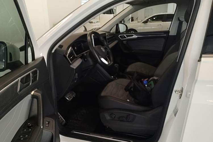 Used Volkswagen Tiguan L 2023 330TSI Automatic Two-Wheel Drive R-Line Enjoyment Edition Driver Seat