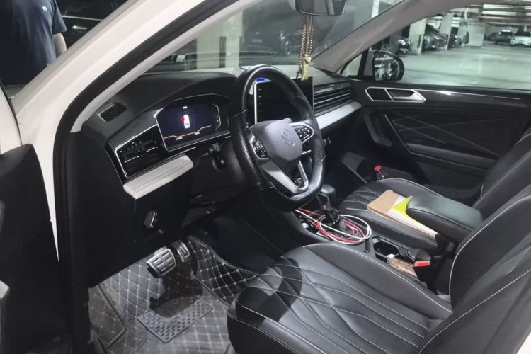 Used Volkswagen Tiguan L 2023 330TSI Automatic Two-Wheel Drive R-Line Enjoyment Edition Driver Seat
