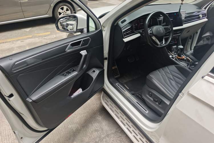Used Volkswagen Tiguan L 2023 330TSI Automatic Two-Wheel Drive R-Line Enjoyment Edition Driver Seat