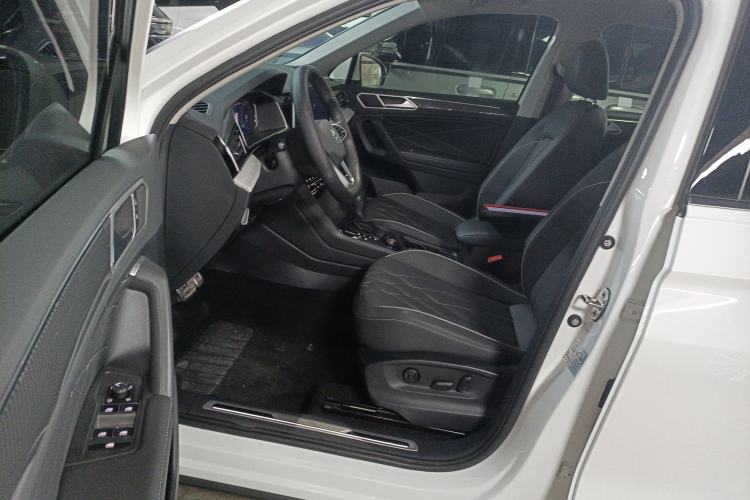 Used Volkswagen Tiguan L 2023 Facelifted 380TSI Automatic All-Wheel Drive R-Line Plus Version 7-Seater Driver Seat