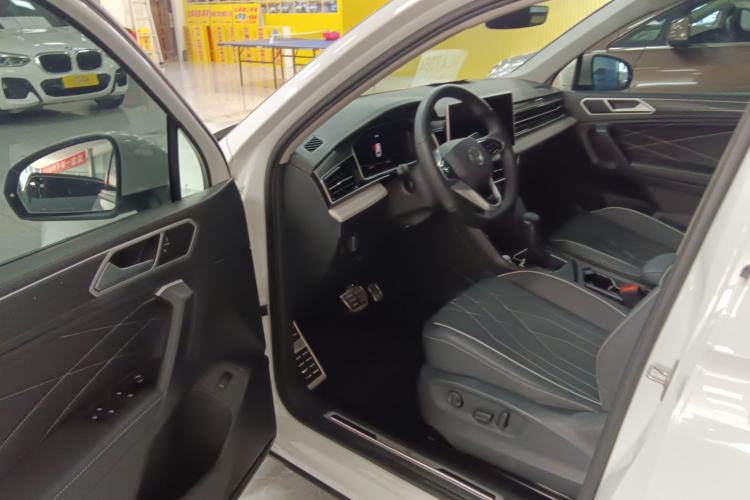 Used Volkswagen Tiguan L 2023 330TSI Automatic Two-Wheel Drive R-Line Enjoyment Edition Driver Seat