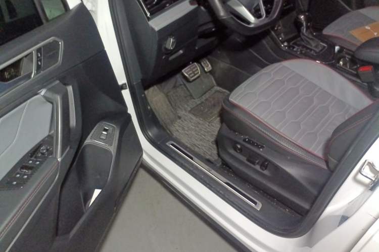 Used Volkswagen Tiguan L 2023 Restyled 330TSI Automatic Two-Wheel Drive R-Line Flagship Edition Driver Seat