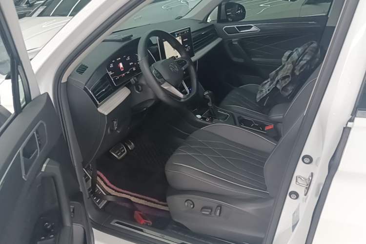 Used Volkswagen Tiguan L 2023 Restyled 330TSI Automatic Two-Wheel Drive R-Line Enhanced Comfort Version Driver Seat