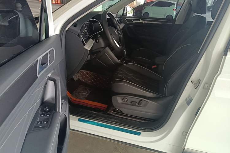 Used Volkswagen Tiguan L 2023 Revised Version 330TSI Automatic Two-Wheel Drive Smart Enjoyment Edition Driver Seat