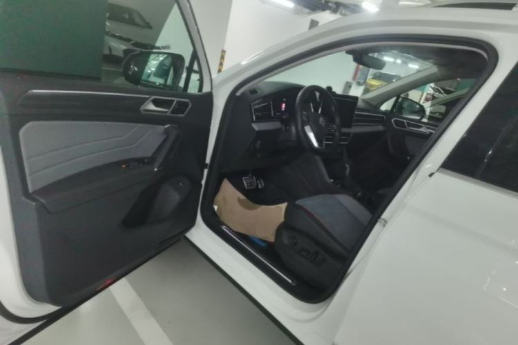 Used Volkswagen Tiguan L 2023 Facelift 380TSI Automatic All-Wheel Drive R-Line Flagship 7-Seater Driver Seat