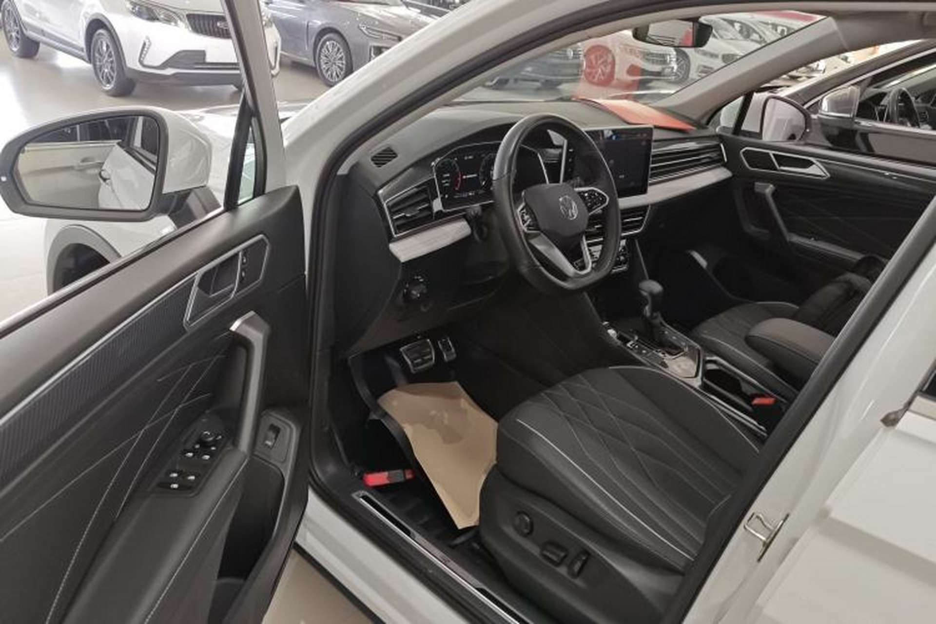Used Volkswagen Tiguan L 2023 330TSI Automatic Two-Wheel Drive R-Line Enjoyment Edition Driver Seat