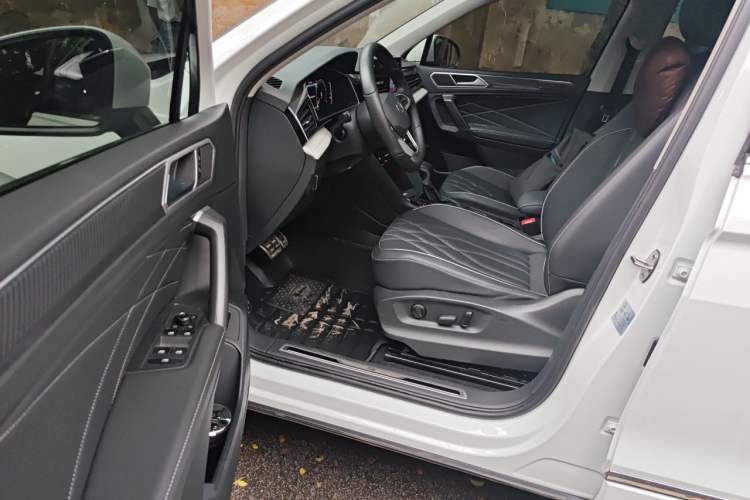 Used Volkswagen Tiguan L 2023 Restyled 330TSI Automatic Two-Wheel Drive R-Line Enhanced Comfort Version Driver Seat