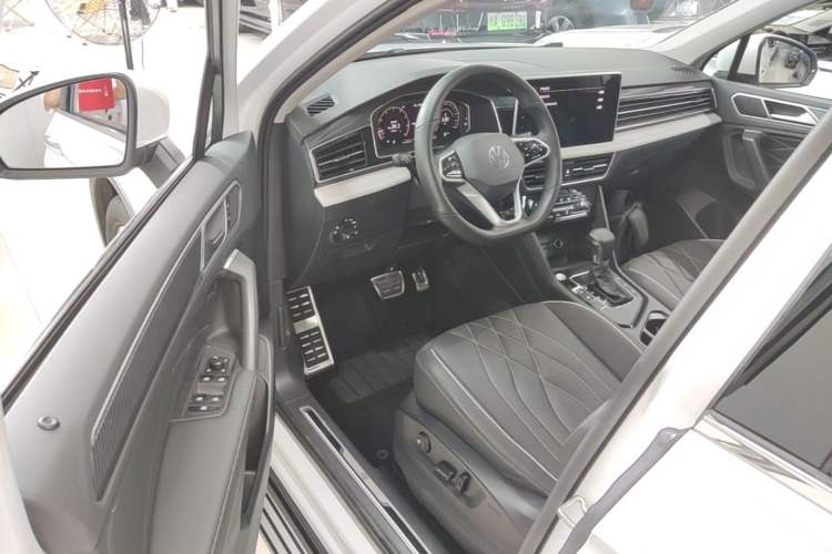 Used Volkswagen Tiguan L 2023 330TSI Automatic Two-Wheel Drive R-Line Enjoyment Edition Driver Seat