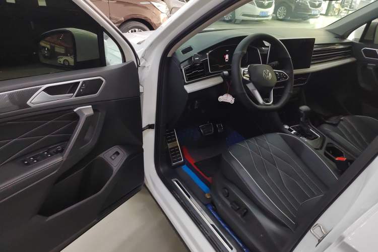 Used Volkswagen Tiguan L 2023 Restyled 330TSI Automatic Two-Wheel Drive R-Line Enhanced Comfort Version Driver Seat