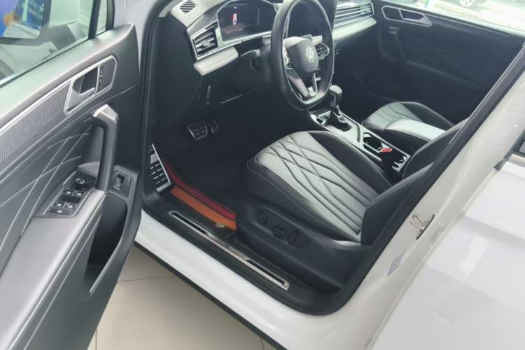 Used Volkswagen Tiguan L 2023 Restyled 330TSI Automatic Two-Wheel Drive R-Line Enhanced Comfort Version Driver Seat