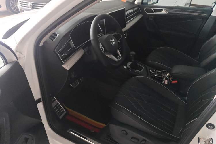 Used Volkswagen Tiguan L 2023 330TSI Automatic Two-Wheel Drive R-Line Enjoyment Edition Driver Seat