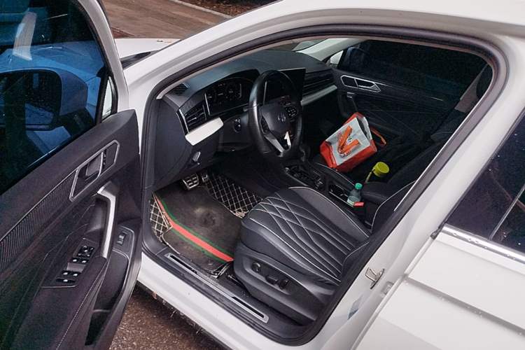 Used Volkswagen Tiguan L 2023 Facelifted 380TSI Automatic All-Wheel Drive R-Line Plus Version 7-Seater Driver Seat