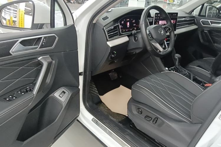 Used Volkswagen Tiguan L 2023 Revised Version 330TSI Automatic Two-Wheel Drive Smart Enjoyment Edition Driver Seat