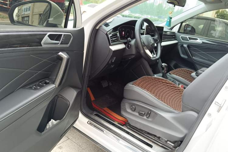 Used Volkswagen Tiguan L 2023 280TSI Automatic Two-Wheel Drive Trendy Innovation Limited Edition Driver Seat