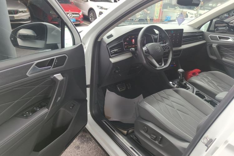 Used Volkswagen Tiguan L 2023 Restyled 330TSI Automatic Two-Wheel Drive R-Line Enhanced Comfort Version Driver Seat