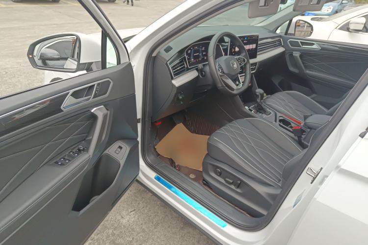 Used Volkswagen Tiguan L 2023 300TSI Automatic Two-Wheel Drive Smart Edition Driver Seat