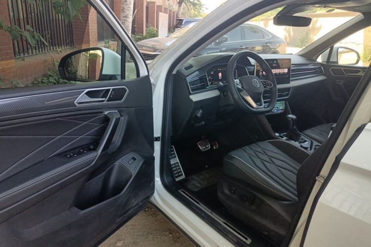 Used Volkswagen Tiguan L 2023 380TSI Automatic All-Wheel Drive R-Line Enhanced 7-Seater Driver Seat