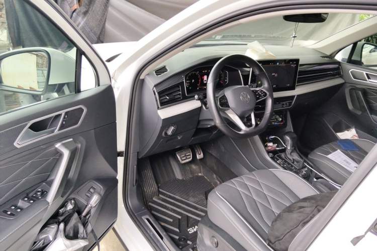 Used Volkswagen Tiguan L 2023 380TSI Automatic All-Wheel Drive R-Line Enhanced 7-Seater Driver Seat