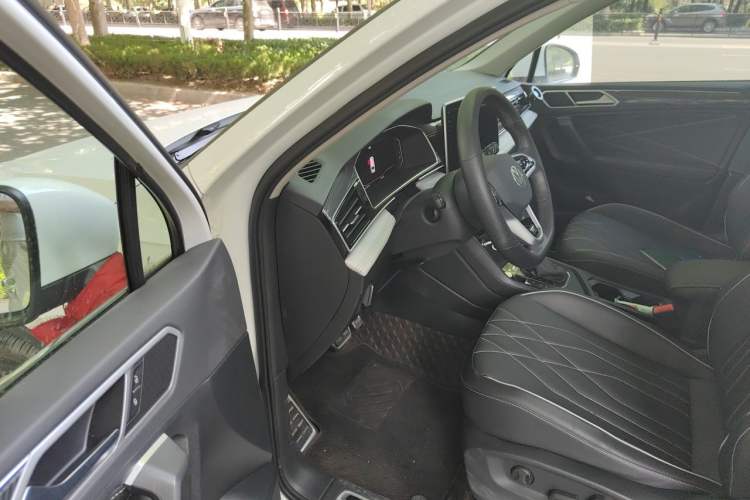 Used Volkswagen Tiguan L 2023 Restyled 330TSI Automatic Two-Wheel Drive R-Line Enhanced Comfort Version Driver Seat