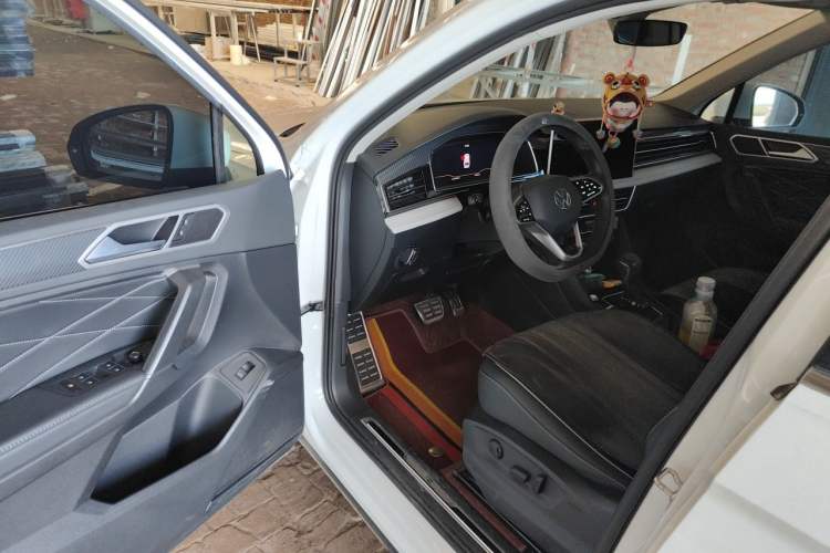Used Volkswagen Tiguan L 2023 Restyled 330TSI Automatic Two-Wheel Drive R-Line Enhanced Comfort Version Driver Seat