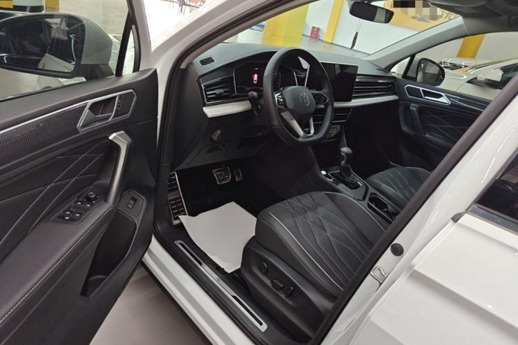 Used Volkswagen Tiguan L 2023 330TSI Automatic Two-Wheel Drive R-Line Enjoyment Edition Driver Seat
