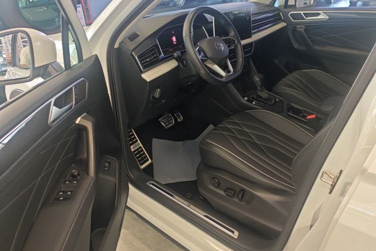 Used Volkswagen Tiguan L 2023 330TSI Automatic Two-Wheel Drive R-Line Enjoyment Edition Driver Seat