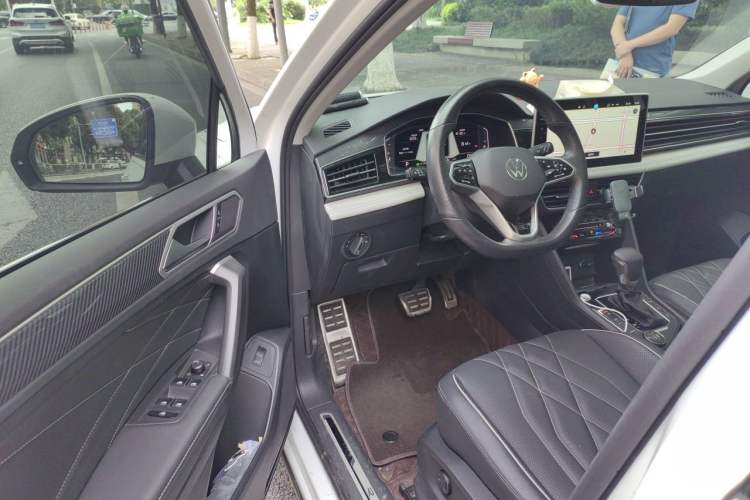 Used Volkswagen Tiguan L 2023 Facelifted 380TSI Automatic All-Wheel Drive R-Line Plus Version 7-Seater Driver Seat