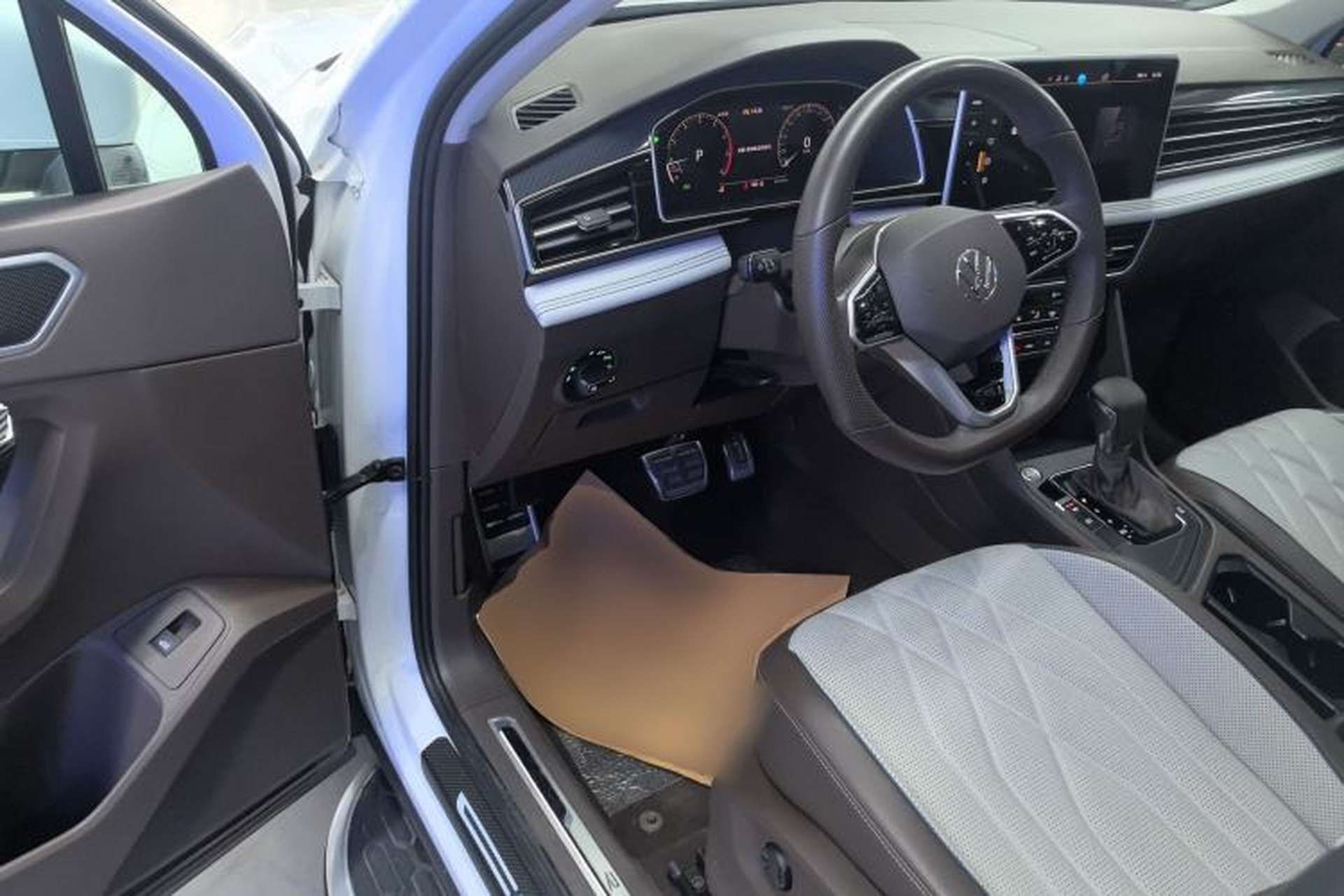 Used Volkswagen Tiguan L 2023 Restyled 330TSI Automatic Two-Wheel Drive R-Line Enhanced Comfort Version Driver Seat
