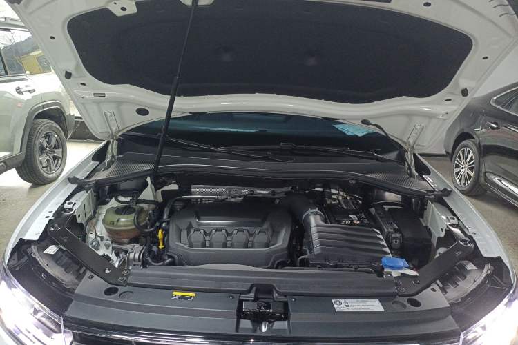 Used Volkswagen Tiguan L 2023 Facelifted 380TSI Automatic All-Wheel Drive R-Line Plus Version 7-Seater Engine Bay