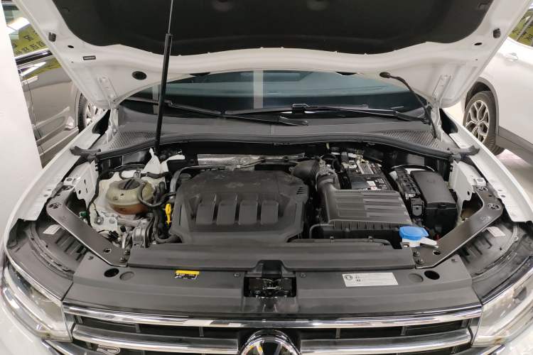 Used Volkswagen Tiguan L 2023 330TSI Automatic Two-Wheel Drive R-Line Enjoyment Edition Engine Bay