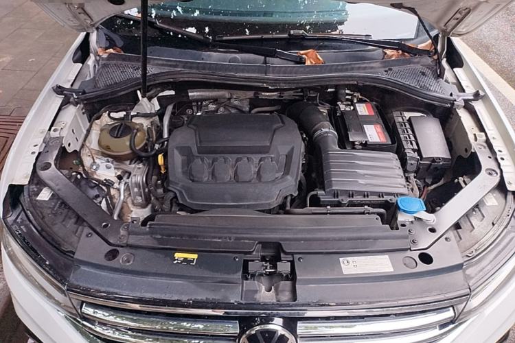 Used Volkswagen Tiguan L 2023 Facelifted 380TSI Automatic All-Wheel Drive R-Line Plus Version 7-Seater Engine Bay