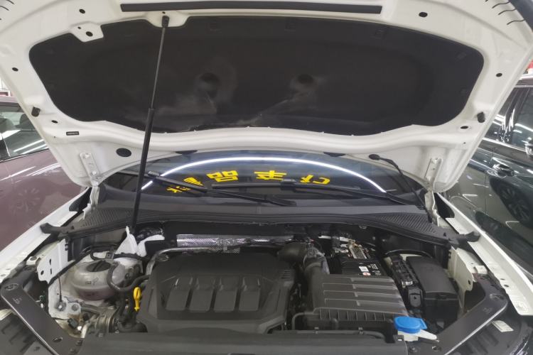 Used Volkswagen Tiguan L 2023 330TSI Automatic Two-Wheel Drive R-Line Enjoyment Edition Engine Bay