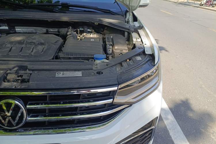 Used Volkswagen Tiguan L 2023 330TSI Automatic Two-Wheel Drive R-Line Enjoyment Edition Engine Bay Left