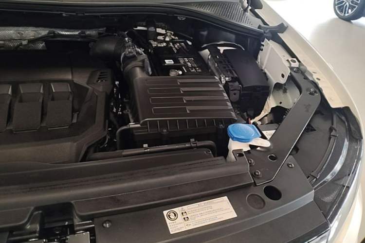 Used Volkswagen Tiguan L 2023 330TSI Automatic Two-Wheel Drive R-Line Enjoyment Edition Engine Bay Left