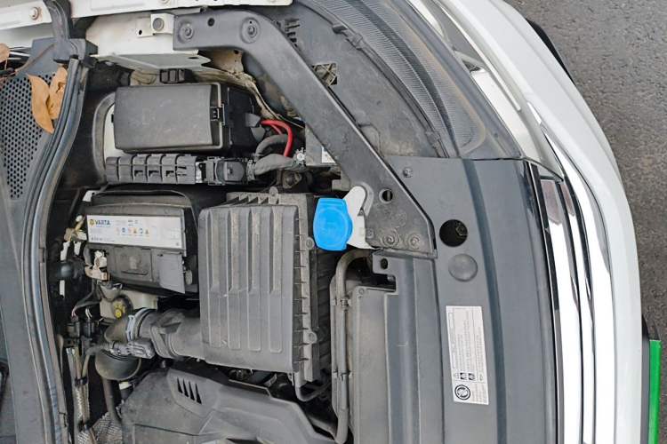 Used Volkswagen Tiguan L 2023 330TSI Automatic Two-Wheel Drive R-Line Flagship Edition Engine Bay Left