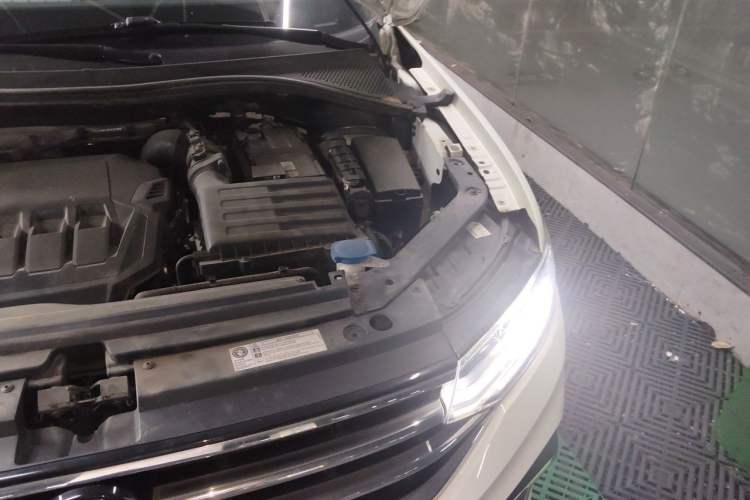 Used Volkswagen Tiguan L 2023 330TSI Automatic Two-Wheel Drive R-Line Enjoyment Edition Engine Bay Left