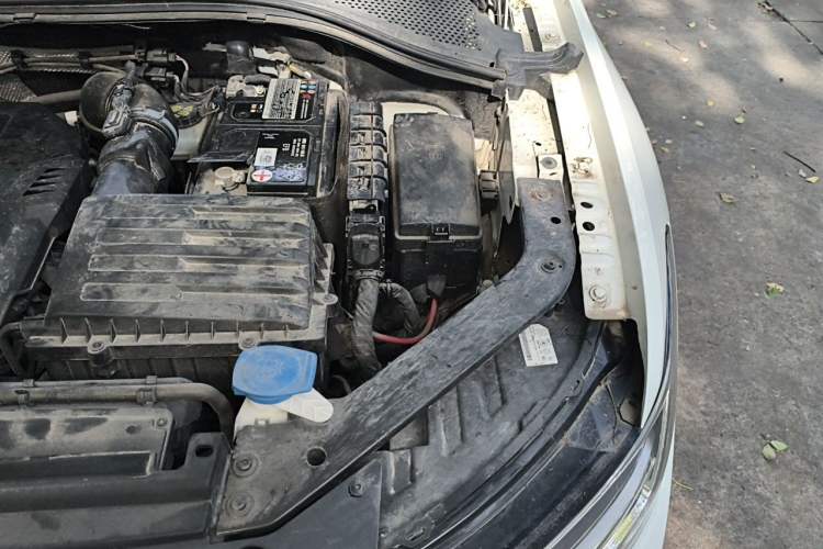 Used Volkswagen Tiguan L 2023 330TSI Automatic Two-Wheel Drive R-Line Enjoyment Edition Engine Bay Left