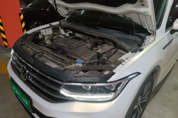 Used Volkswagen Tiguan L 2023 380TSI Automatic All-Wheel Drive R-Line Enhanced 7-Seater Engine Bay Left