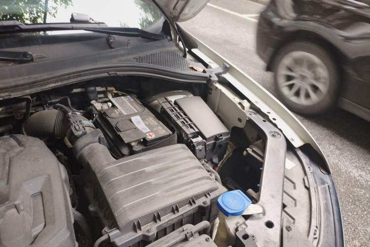 Used Volkswagen Tiguan L 2023 Restyled 330TSI Automatic Two-Wheel Drive R-Line Enhanced Comfort Version Engine Bay Left