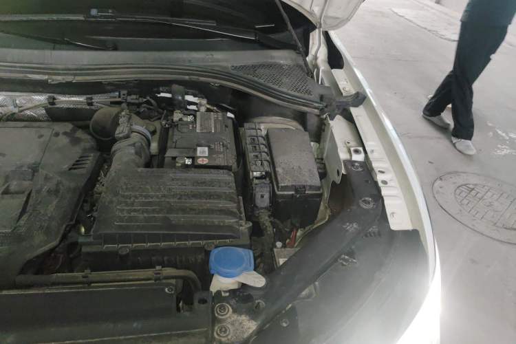 Used Volkswagen Tiguan L 2023 330TSI Automatic Two-Wheel Drive R-Line Flagship Edition Engine Bay Left
