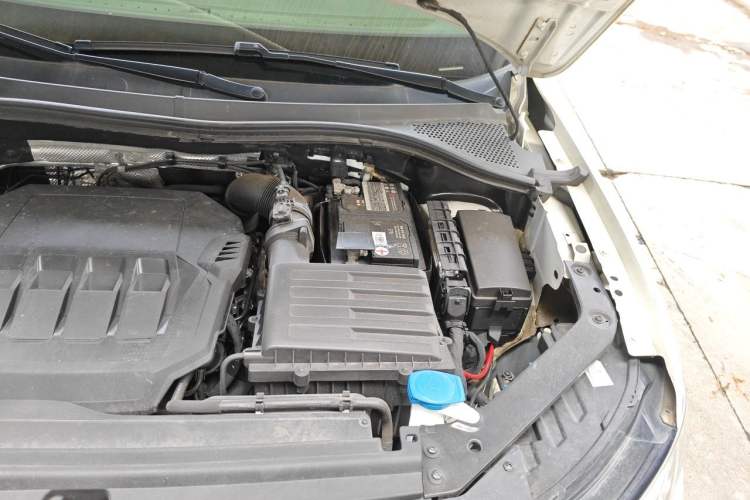 Used Volkswagen Tiguan L 2023 330TSI Automatic Two-Wheel Drive R-Line Enjoyment Edition Engine Bay Left