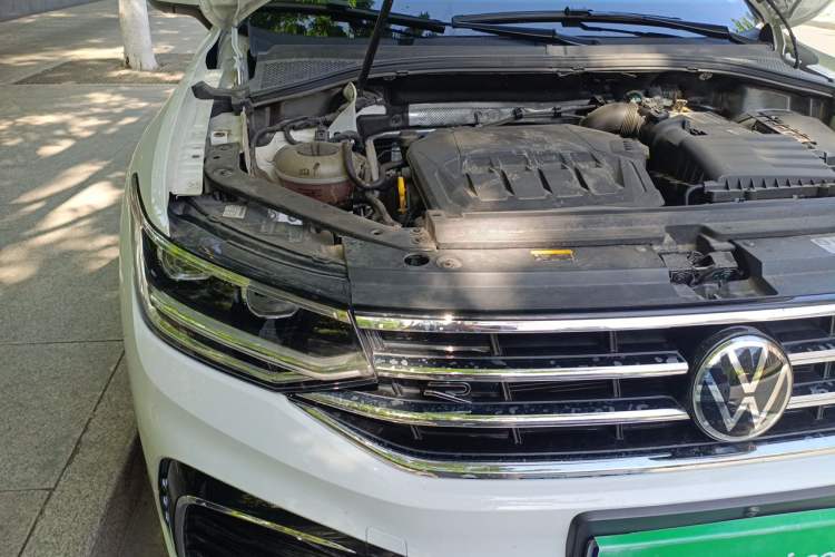 Used Volkswagen Tiguan L 2023 330TSI Automatic Two-Wheel Drive R-Line Enjoyment Edition Engine Bay Right