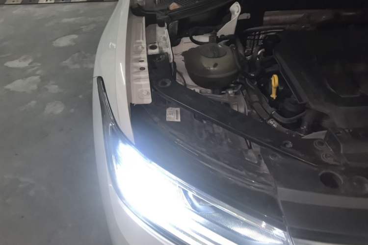 Used Volkswagen Tiguan L 2023 330TSI Automatic Two-Wheel Drive R-Line Enjoyment Edition Engine Bay Right