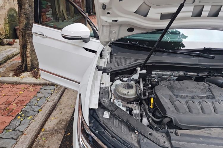 Used Volkswagen Tiguan L 2023 Restyled 330TSI Automatic Two-Wheel Drive R-Line Enhanced Comfort Version Engine Bay Right