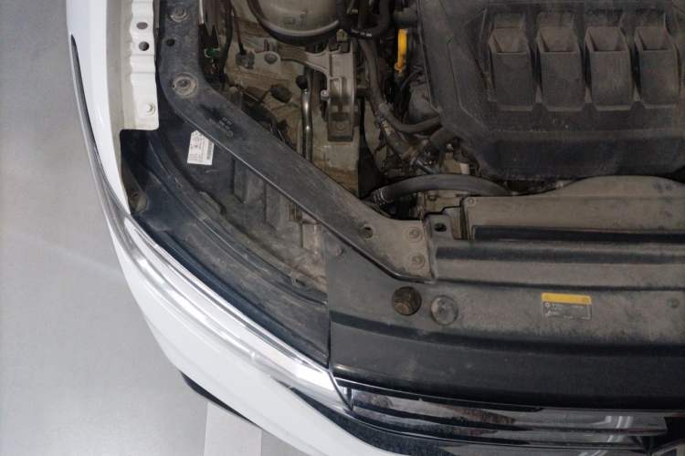 Used Volkswagen Tiguan L 2023 330TSI Automatic Two-Wheel Drive R-Line Enjoyment Edition Engine Bay Right