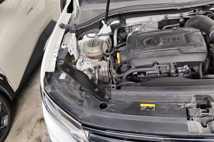 Used Volkswagen Tiguan L 2023 380TSI Automatic All-Wheel Drive R-Line Enhanced 7-Seater Engine Bay Right